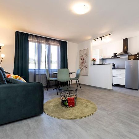 Providenca Accommodation مالي لوشينغْ الغرفة الصورة