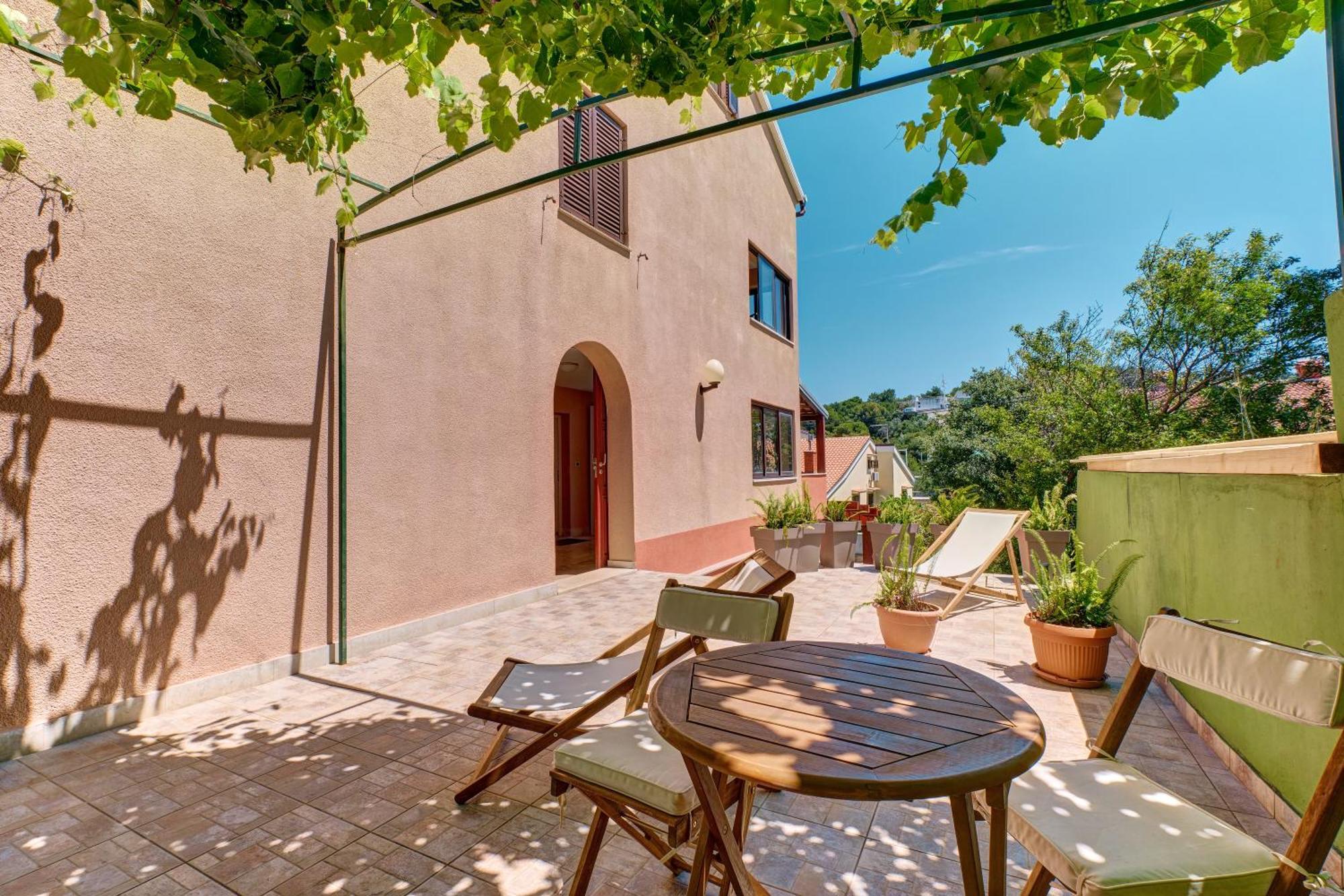 Providenca Accommodation مالي لوشينغْ المظهر الخارجي الصورة