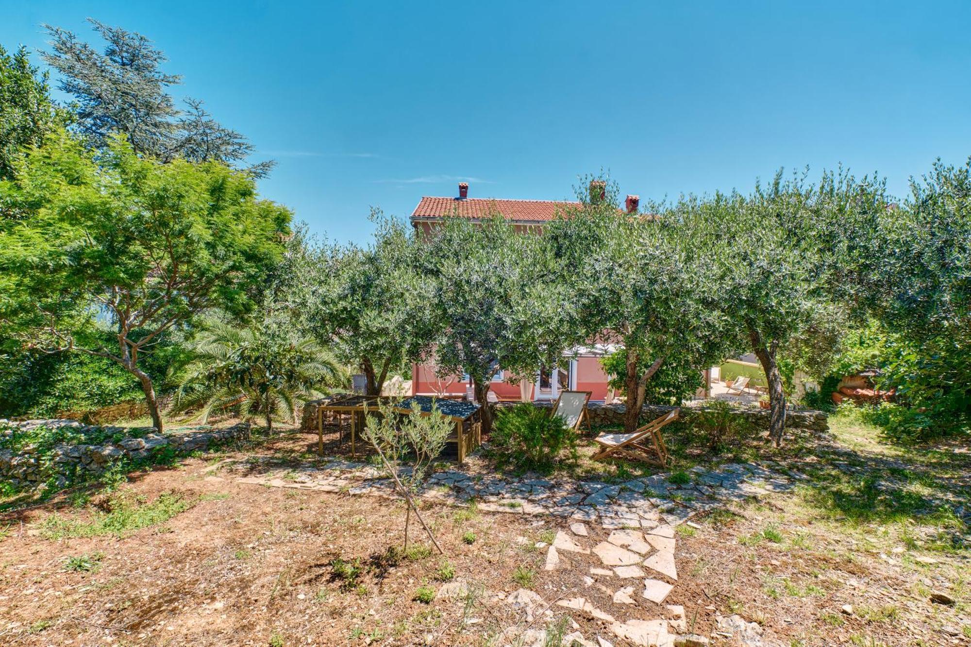 Providenca Accommodation مالي لوشينغْ المظهر الخارجي الصورة